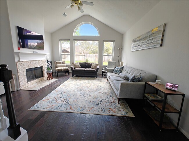 Building Photo - 5902 Mettler Ln