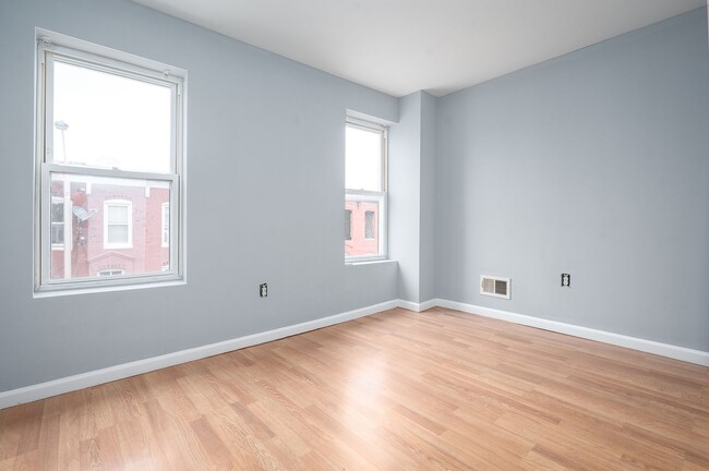 Building Photo - Two Bedroom Rental for Immediate Move In W...