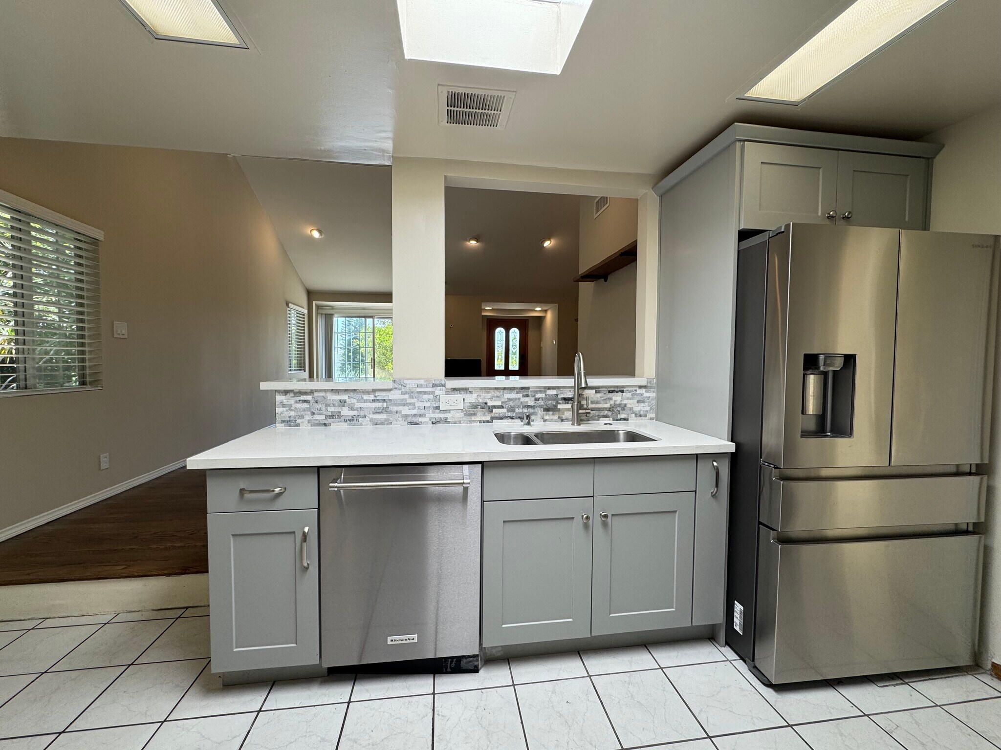 Building Photo - 729 Orange Dr