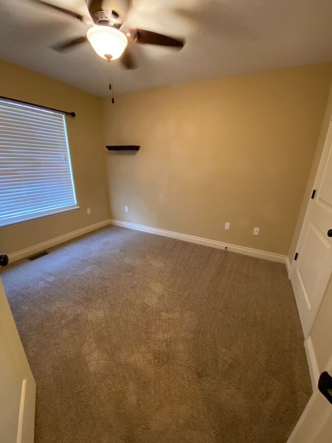 Building Photo - Mountain Views, Modern Touches – 5 Bed Bea...