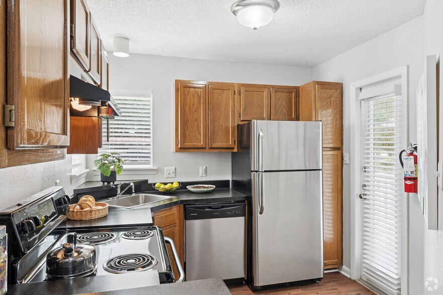 Serendipity 2BR, 2BA - 940SF - Kitchen - Bryn Athyn at Six Forks