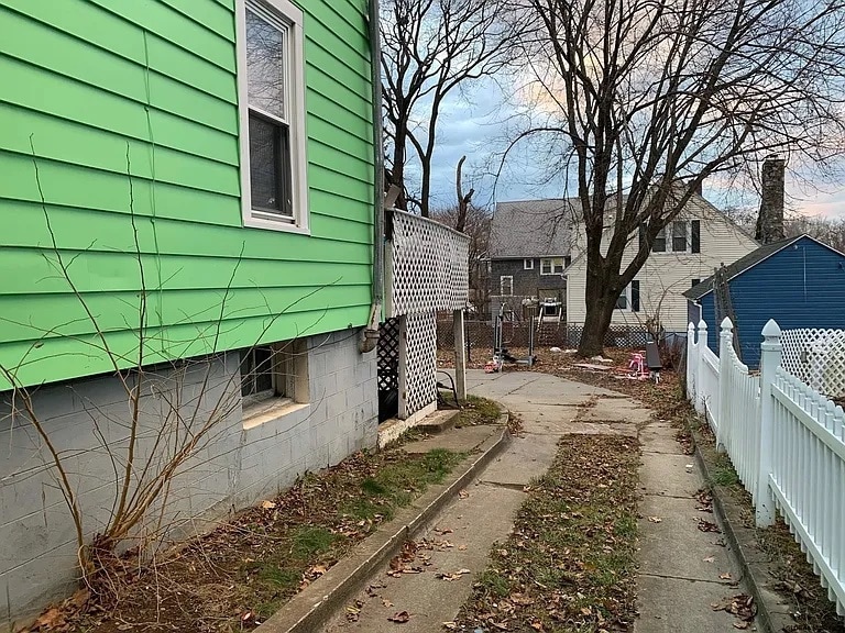 Building Photo - 25 Fairview Ave