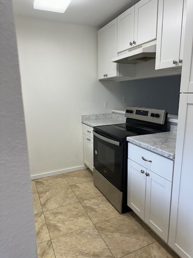 Building Photo - a 2bd/1ba Iao Parkside unit