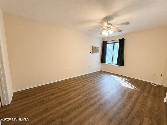 Building Photo - 174 Amberly Dr