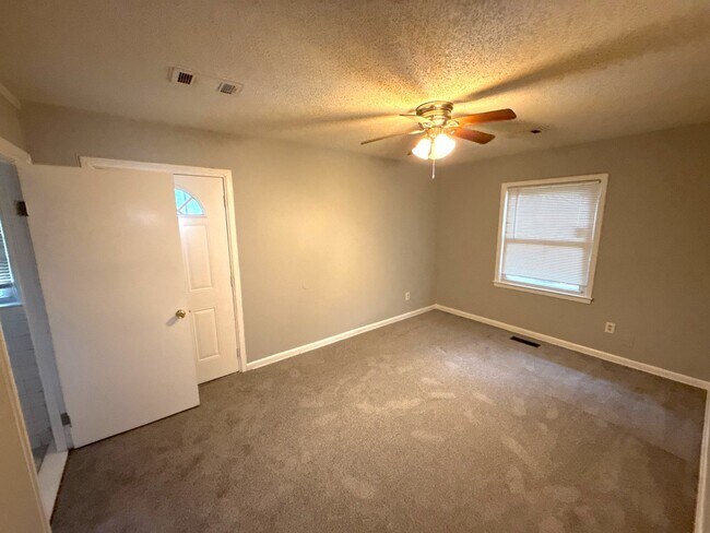 Building Photo - 1497 Maxine St