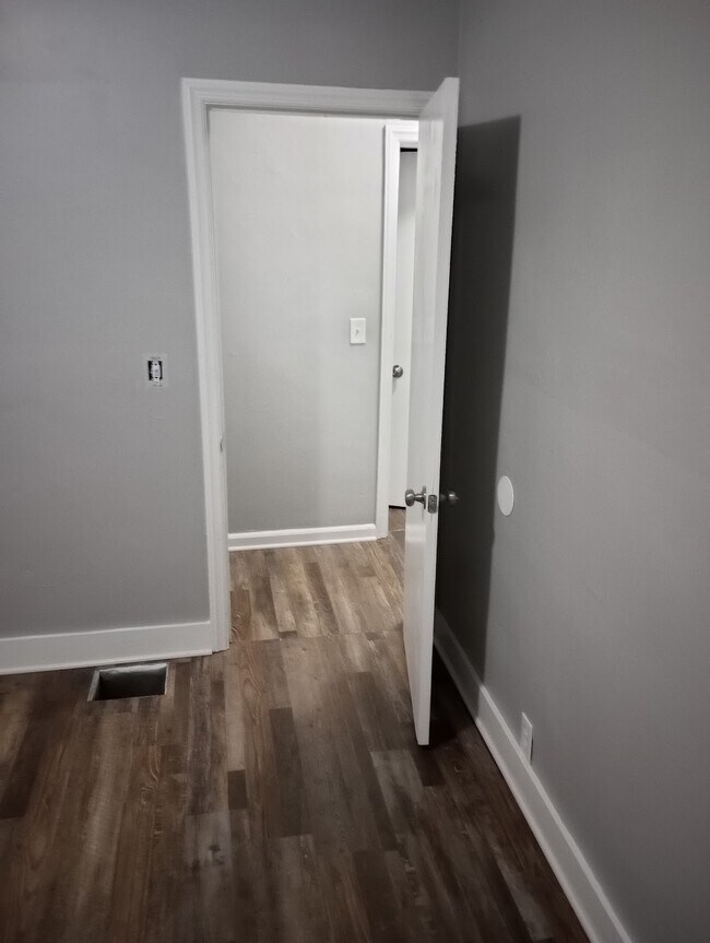 Building Photo - 2807 Sheldon Ave