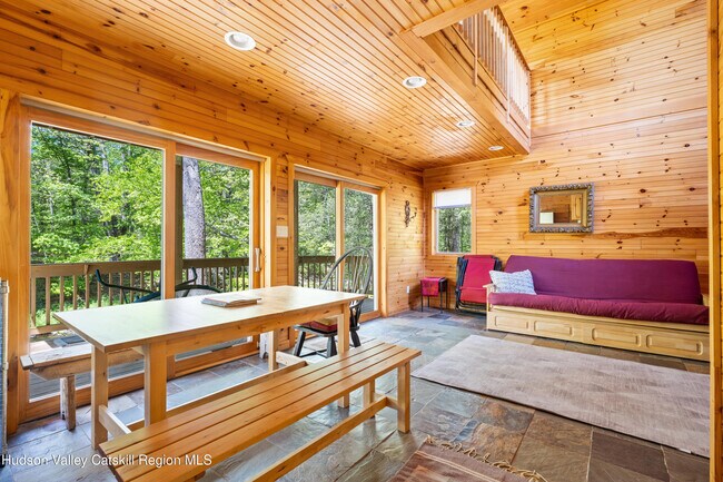Building Photo - 537 Mossy Hill Rd