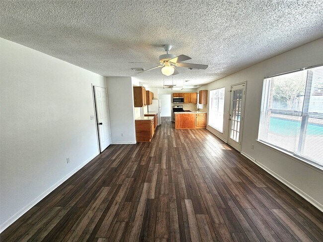 Building Photo - 3901 Spring Garden Dr