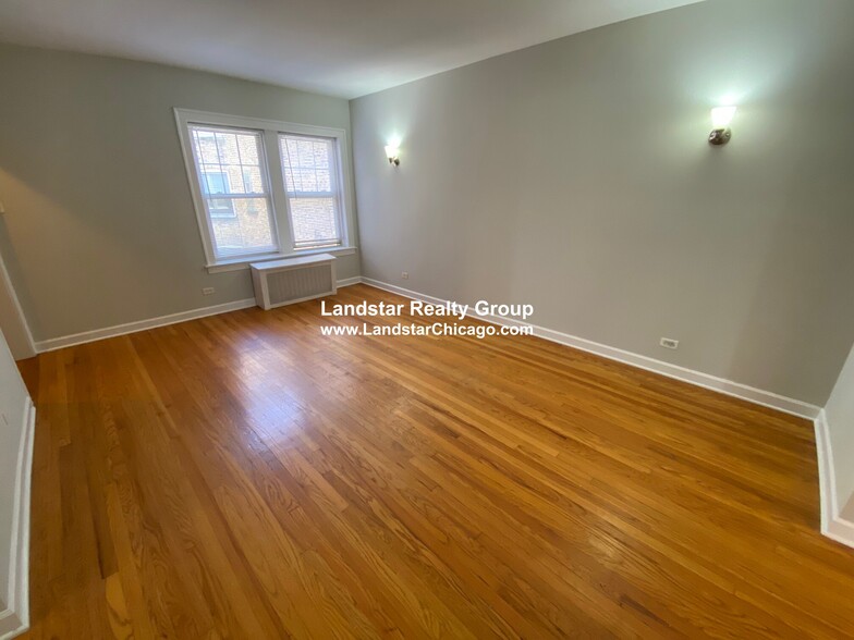 Building Photo - 2043 W Berwyn Ave
