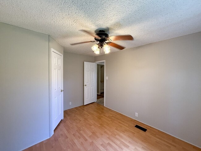 Building Photo - 3 bedroom 2 bath mobile home with tons of ...