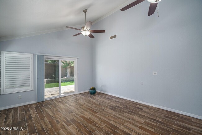 Building Photo - 6820 S Roosevelt St