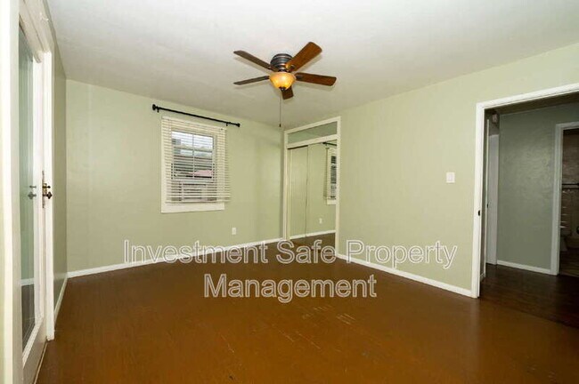 Building Photo - 4982 Baltimore Dr