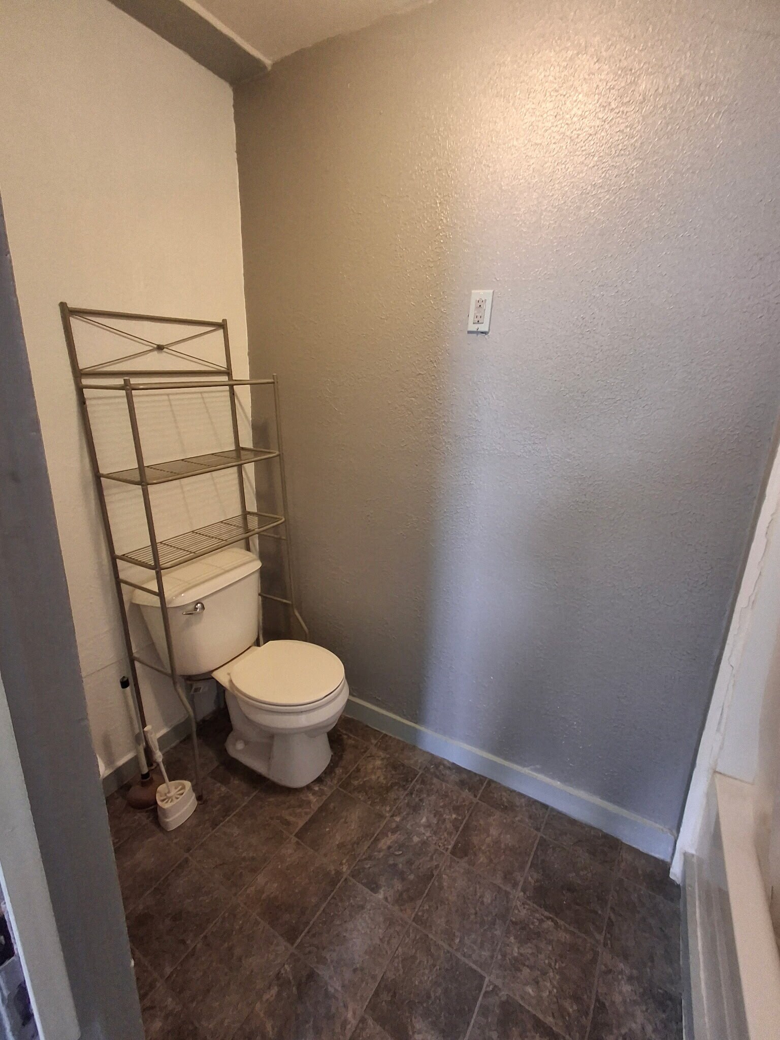 Building Photo - 1558 N Main St