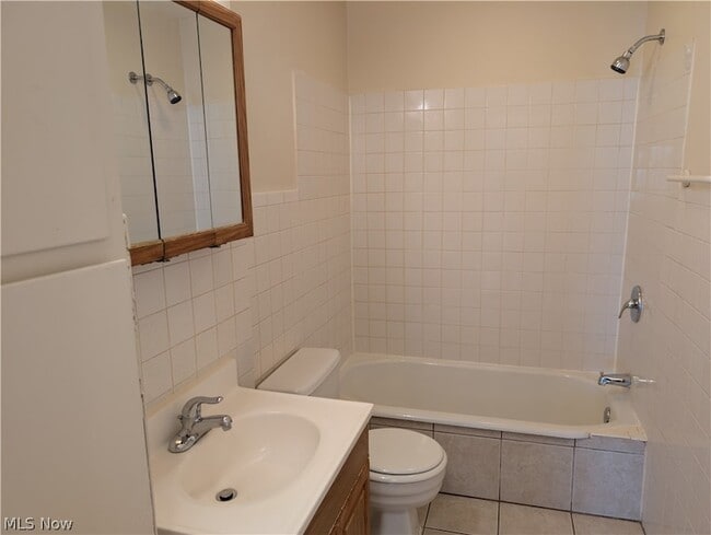 Building Photo - 637 E Wilbeth Rd