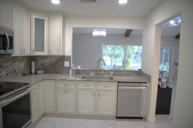 Building Photo - 9746 Lancaster Pl