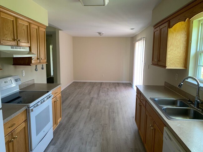 Building Photo - Gorgeous and Spacious Country home located in Camden County.