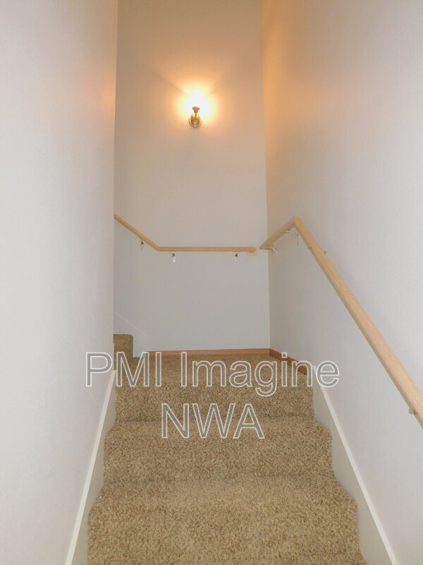 Building Photo - 265 S Rolling Woods Way