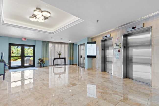 Building Photo - 801 S Ocean Dr