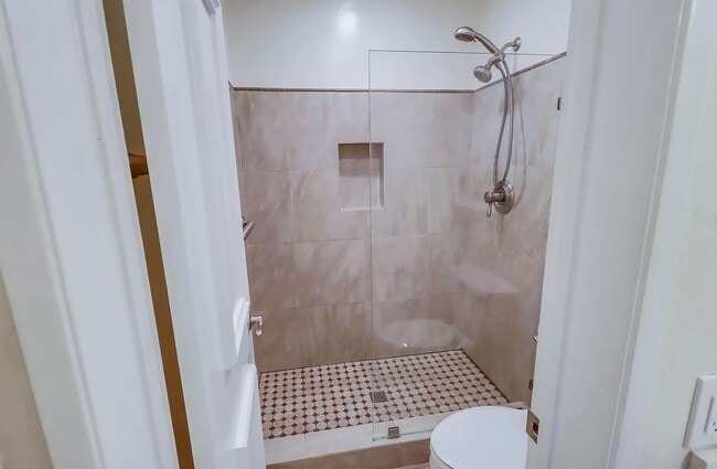 Building Photo - 1855 Diamond St