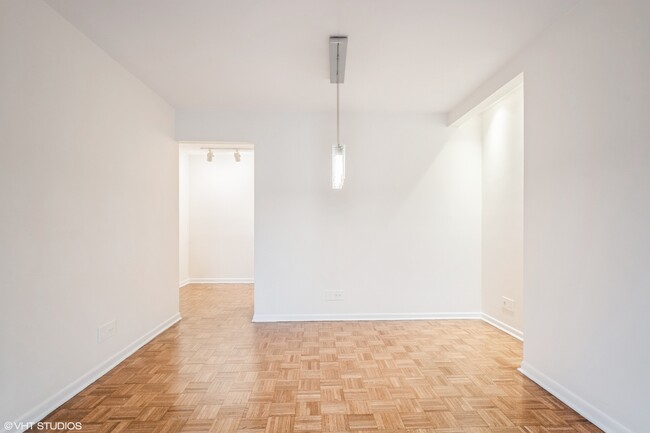 Building Photo - 2400 Archbury Ln