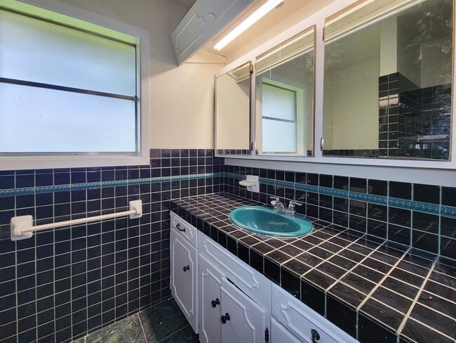 Building Photo - 1703 Raintree Dr