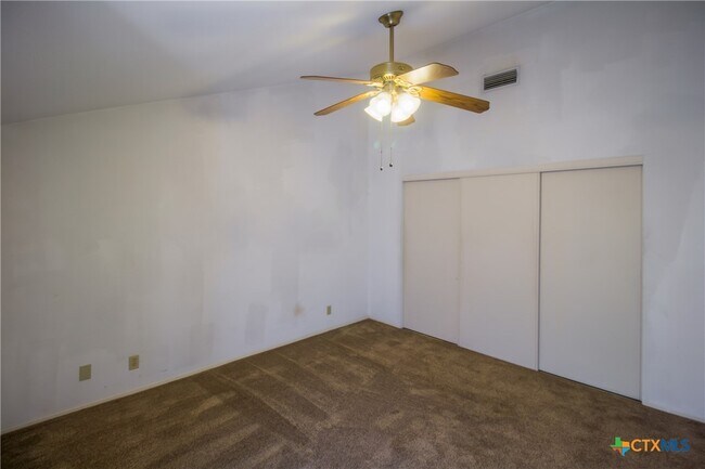Building Photo - 1101 Parkview Dr