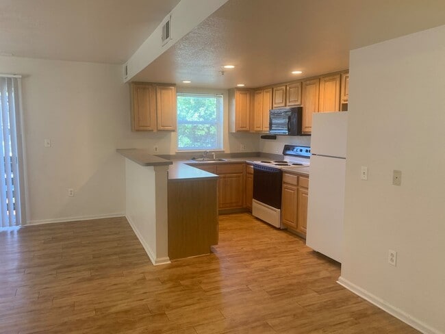 Interior Photo - 845 30th St.