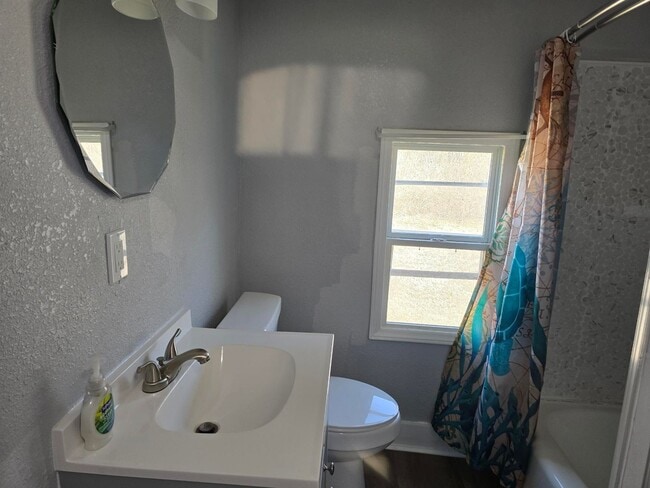 Building Photo - Call Linda 804-642-2106 or linda@vacosold.com