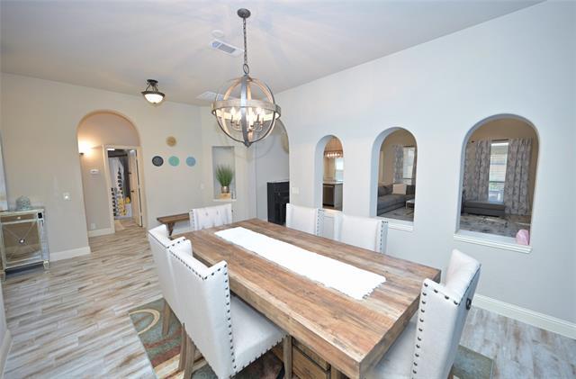 Building Photo - 3207 Pampa