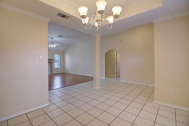 Building Photo - 3805 Julia Cir