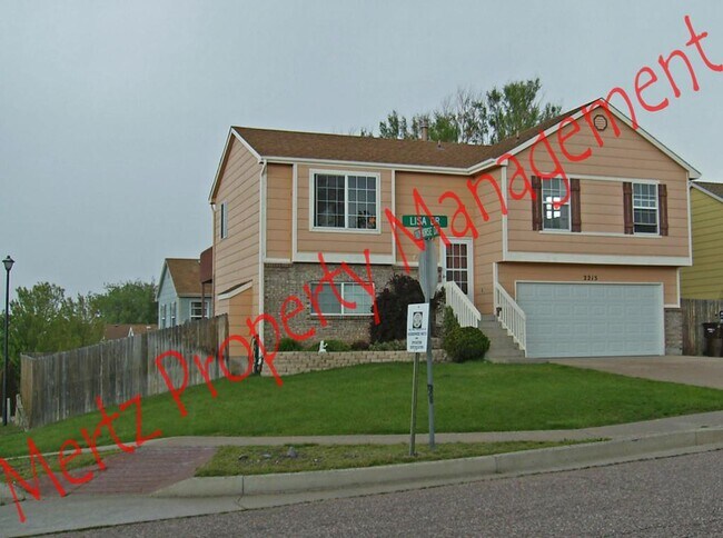 Building Photo - 2215 Lisa Dr