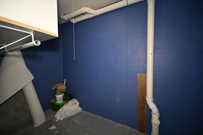 Building Photo - Nice 2 bedroom, 2.5 bath Townhouse with ba...