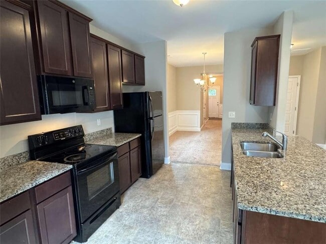 Building Photo - 495 Kirkland Dr