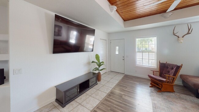 Building Photo - 3 Bedrooms, 2 Bath House