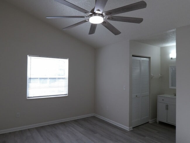 Building Photo - Updated 1/2 Duplex