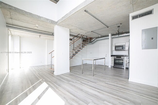 Building Photo - 690 SW 1st Ct