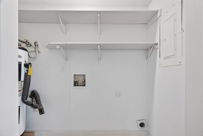 Building Photo - 14238 Pinewest Dr