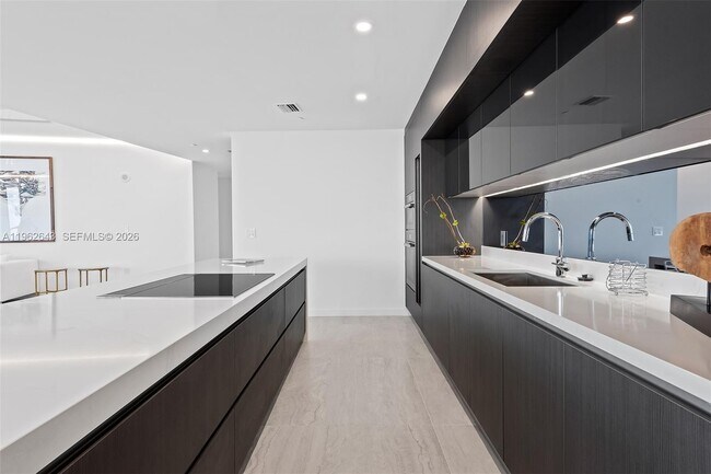 Building Photo - 851 NE 1st Ave