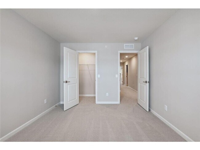 Building Photo - 2438 N Blossom Cir