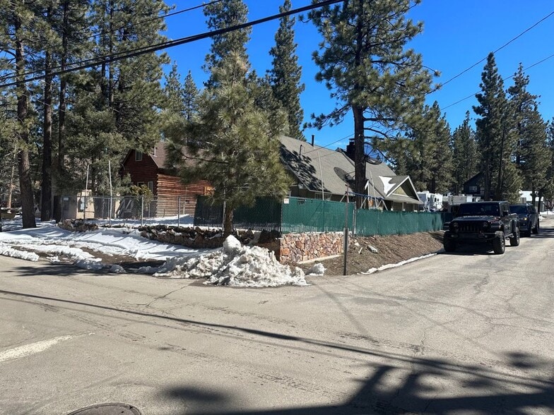 Building Photo - 200 E Country Club Blvd