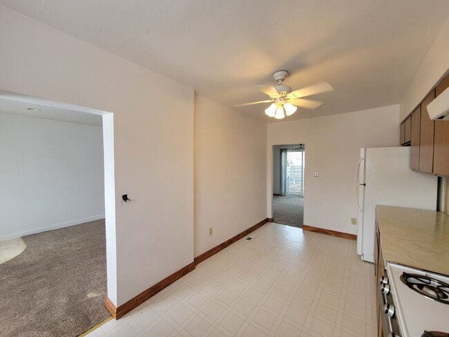 Building Photo - 321 W 5th St