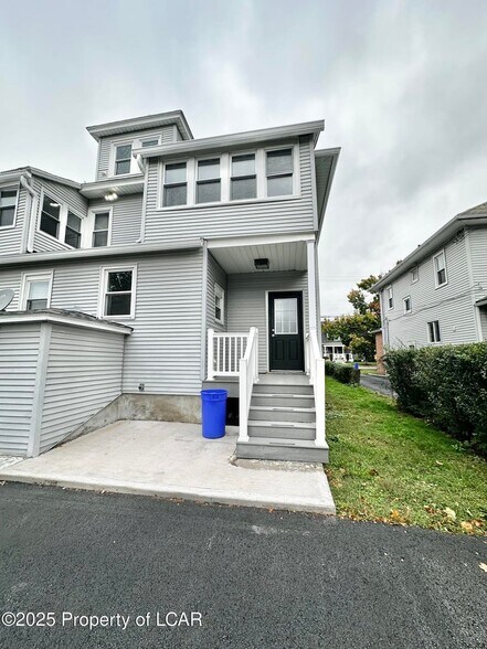 Building Photo - 44 Shoemaker St