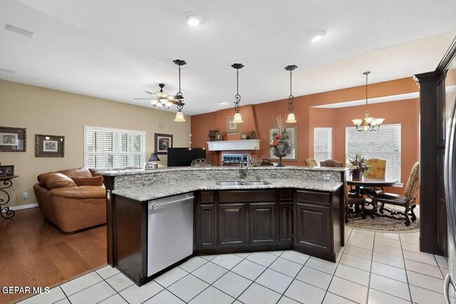 Building Photo - 6909 Desert Canyon Dr