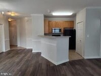 Building Photo - 2801 Forest Run Dr