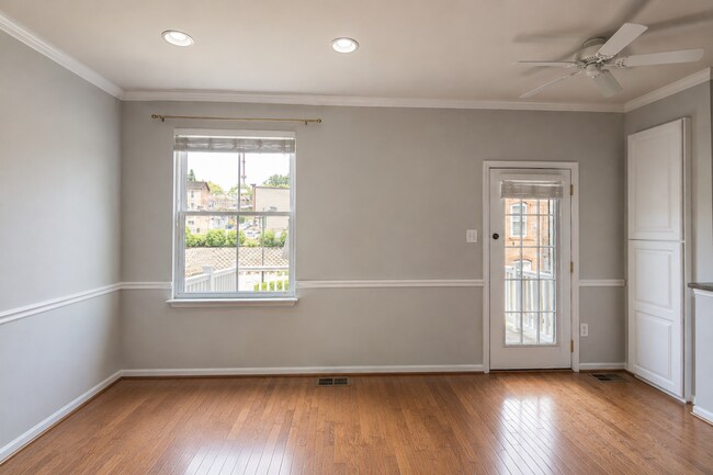 Building Photo - 2086 Clipper Park Rd