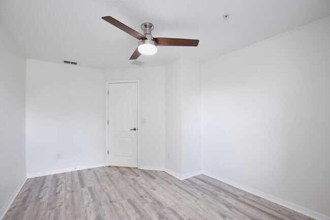 Building Photo - 696 Seabrook Ct