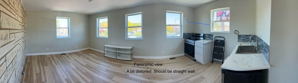 Building Photo - 4725 W Fullerton Ave