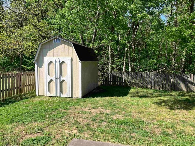 Building Photo - 8120 Cedar Point Dr