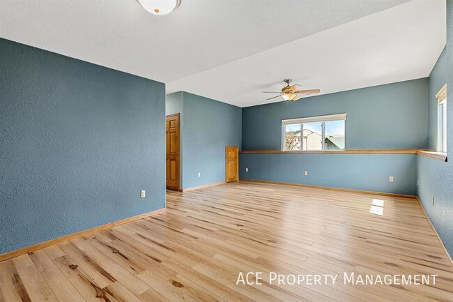 Building Photo - 925 Crimson Ct