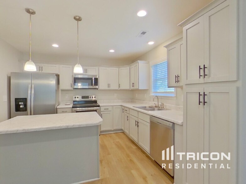 Building Photo - 241 Roosevelt Thompson Rd